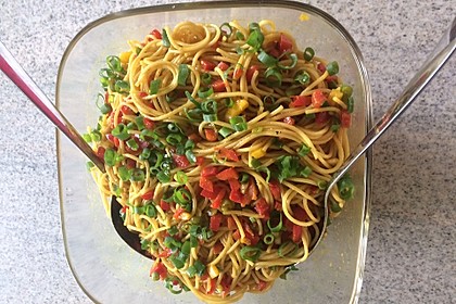 Spaghetti-Curry-Salat 1