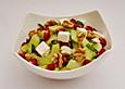 Gurkensalat mit Granatapfelkernen und Feta