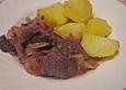 Rindfleisch in pikanter Rotwein-Sauce