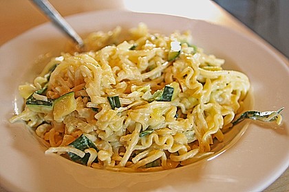 Die berühmten Zucchini-Frischkäse-Nudeln 1
