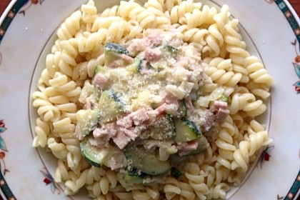 Die berühmten Zucchini-Frischkäse-Nudeln 5