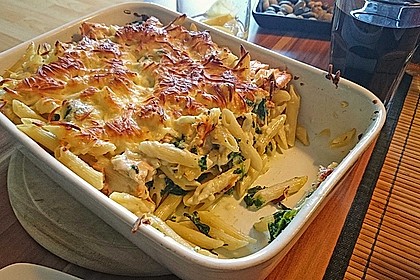 Nudelauflauf mit Gorgonzolasoße, Blattspinat und Lachs 1