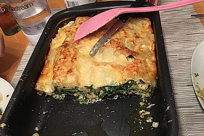Nudelauflauf mit Gorgonzolasoße, Blattspinat und Lachs 11
