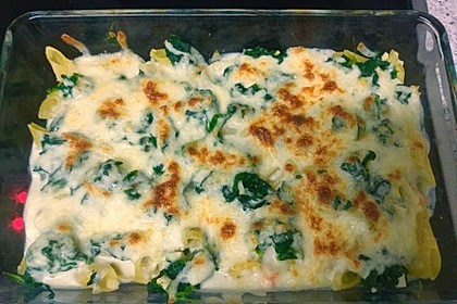 Nudelauflauf mit Gorgonzolasoße, Blattspinat und Lachs 12