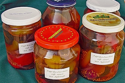 Paprika Zucchini s&uuml;&szlig;-sauer mit Apfelsaft
