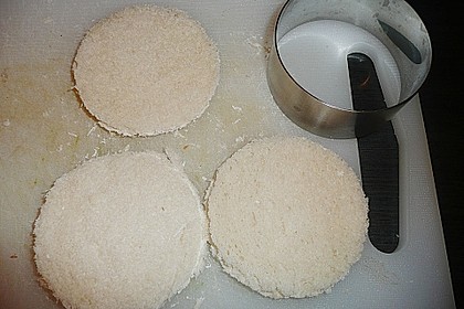Variationen vom Wachtelei auf gebratenem Pestotoast