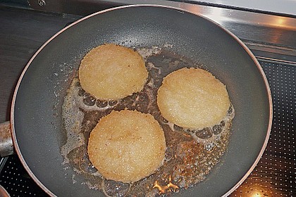 Variationen vom Wachtelei auf gebratenem Pestotoast 1