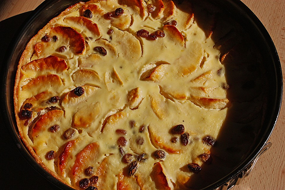 Apfelkuchen mit Mürbeteig, Quarkguss und Sultaninen (Rezept mit Bild ...