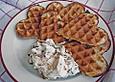 Friesische Teewaffeln mit Pflaumenmussahne