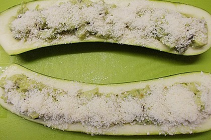 Zucchini gef&uuml;llt mit Avocado und Pistazien &agrave; la Fusia 2