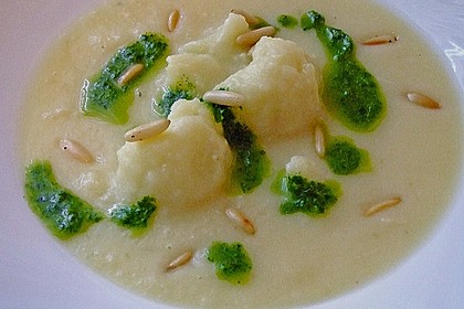 Blumenkohlsuppe mit Petersilien&ouml;l