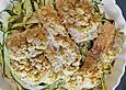 Lachsfilet mit Feta-Senf-Kr&auml;uterkruste auf Zucchininudeln