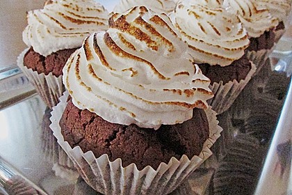 Schokoladen-Cupcakes mit gebranntem Icing