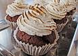 Schokoladen-Cupcakes mit gebranntem Icing