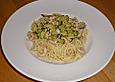 Spaghetti mit Zucchinistreifen, scharf
