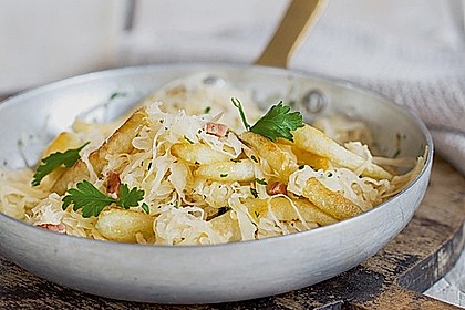 Sauerkraut-Sp&auml;tzle-Pfanne