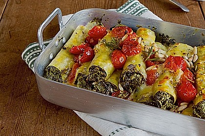 Gr&uuml;nkohl-Cannelloni mit Tomate und Mozzarella