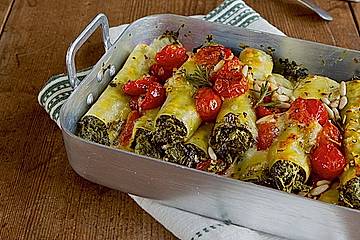 Grünkohl-Cannelloni mit Tomate und Mozzarella