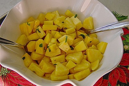 Obstsalat mit Ananas und Mango