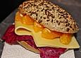 K&ouml;rnerbr&ouml;tchen mit Putenbrustscheiben und Chili-Orangenmayonnaise