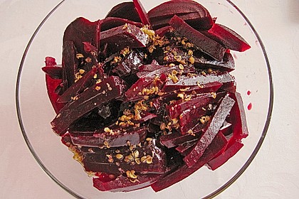 Rote Bete-Salat mit Schnittlauchcreme und Koriander