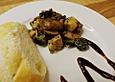 Salat aus Steinpilzen mit Basilikum und Oliven