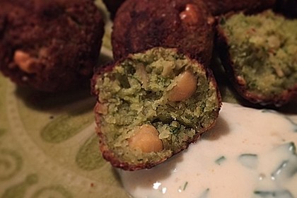 Falafel mit Tahini-Sauce 13