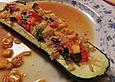 Zucchinischiffchen mit H&uuml;ttenk&auml;se und Paprika