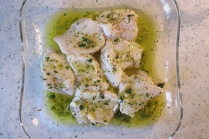 Marinierte Seeteufelfilet-Medaillons mit Tomaten-Zucchini Gem&uuml;se