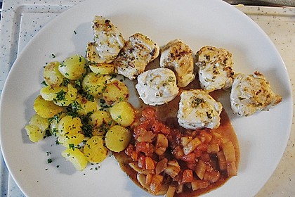 Marinierte Seeteufelfilet-Medaillons mit Tomaten-Zucchini Gem&uuml;se 1