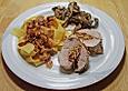Gef&uuml;llte Schweinelende mit Mandeln, Bacon und Sesam
