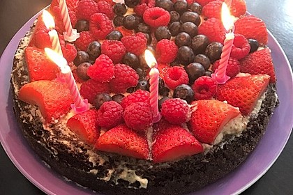 Brownie-Torte mit Beeren 13