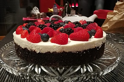 Brownie-Torte mit Beeren 10