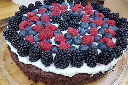 Brownie-Torte mit Beeren 7