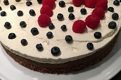 Brownie-Torte mit Beeren 21