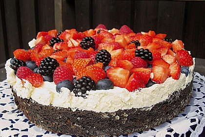 Brownie-Torte mit Beeren