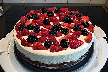 Brownie-Torte mit Beeren 2
