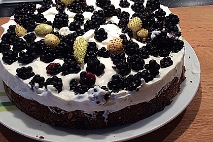 Brownie-Torte mit Beeren 12