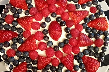 Brownie-Torte mit Beeren 9