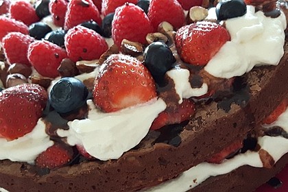 Brownie-Torte mit Beeren 6