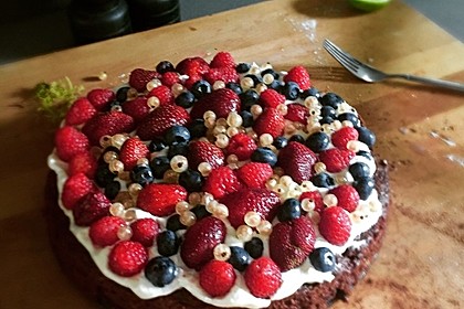 Brownie-Torte mit Beeren 14