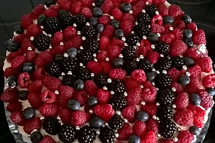 Brownie-Torte mit Beeren 11