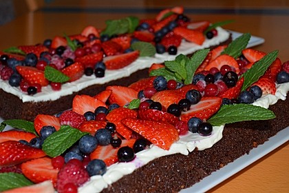 Brownie-Torte mit Beeren 4