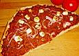Fladenbrotpizza mit Ajvar-Bolognese