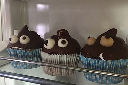 Schokoladenmuffins mit einem Marshmallowhut 92