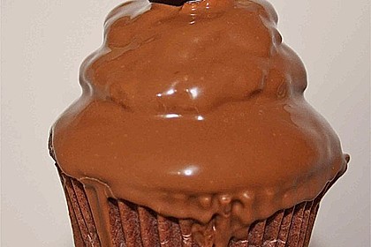 Schokoladenmuffins mit einem Marshmallowhut 75