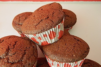 Schokoladenmuffins mit einem Marshmallowhut 106