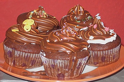 Schokoladenmuffins mit einem Marshmallowhut 27