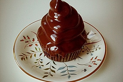 Schokoladenmuffins mit einem Marshmallowhut 32