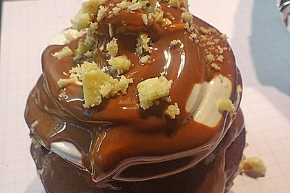 Schokoladenmuffins mit einem Marshmallowhut 61